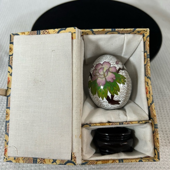 Vintage Cloisonné egg with floral theme - Picture 4 of 8